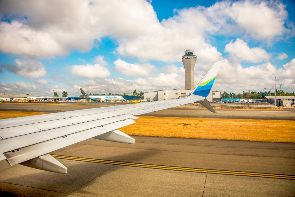 schiphol-airport-warns-over-delays-as-135-flights-landed-due-to-weather-conditions.jpg