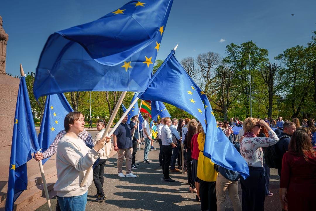 europe-struggles-for-waiters-and-other-hospitality-workers-amid-peak-tourist-season.jpg